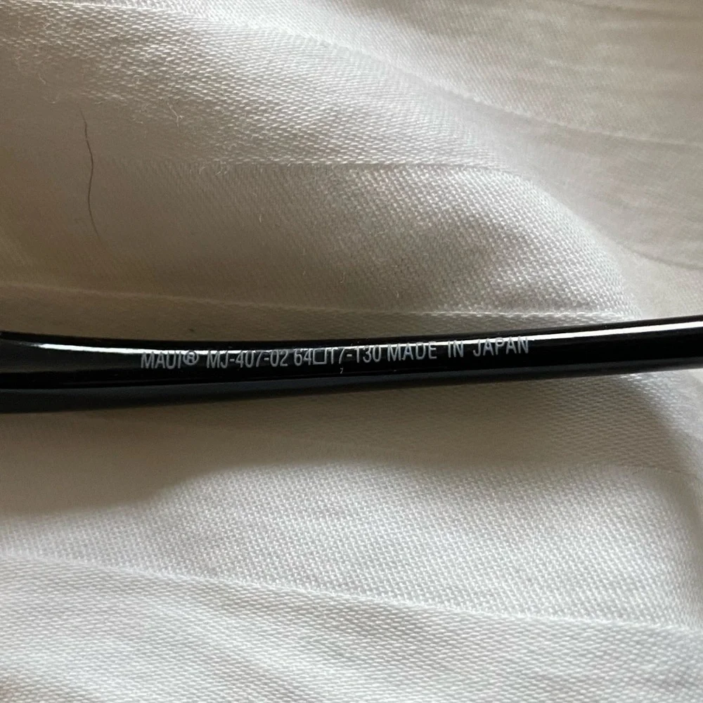 Maui Jim Ho’okipa Sunglasses with Case - Picture 3 of 3